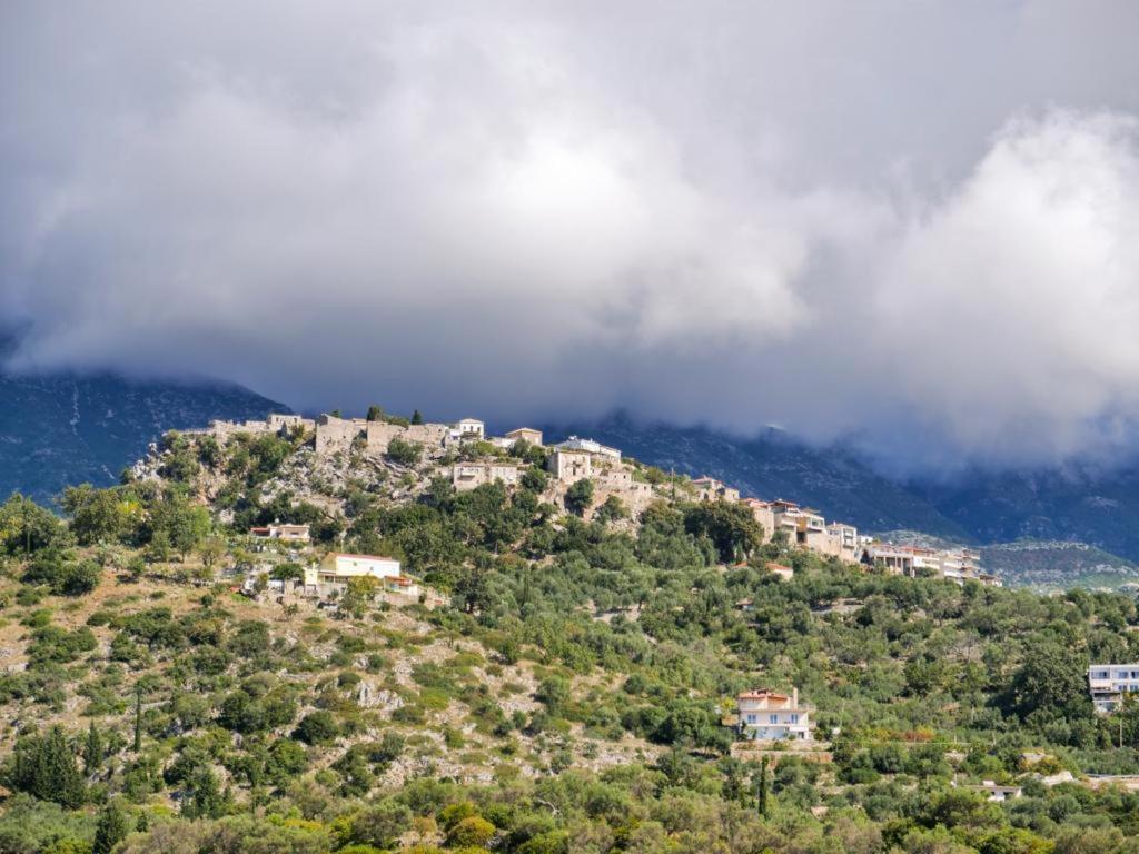 Himara Royal Hotel Экстерьер фото