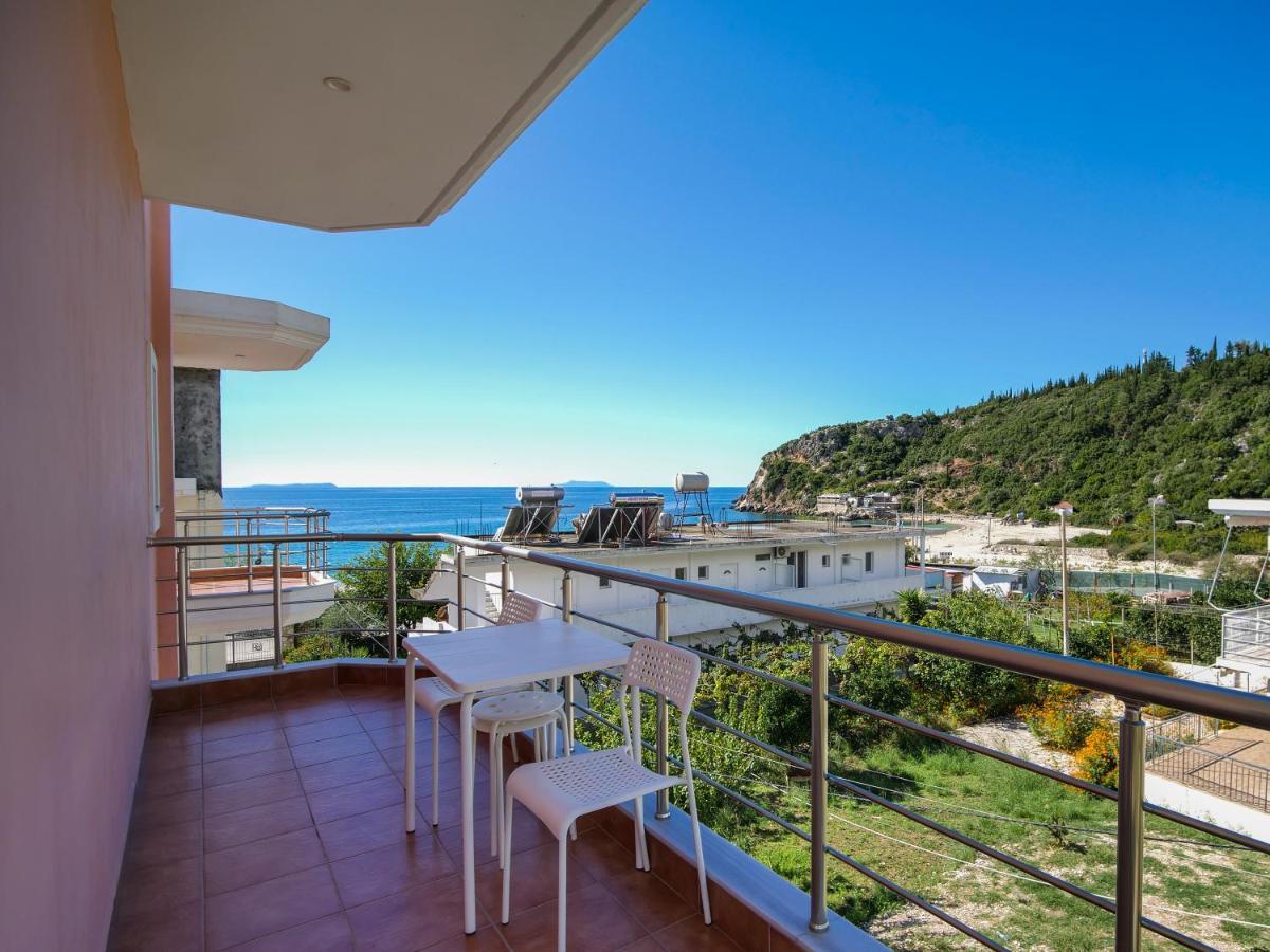 Himara Royal Hotel Экстерьер фото