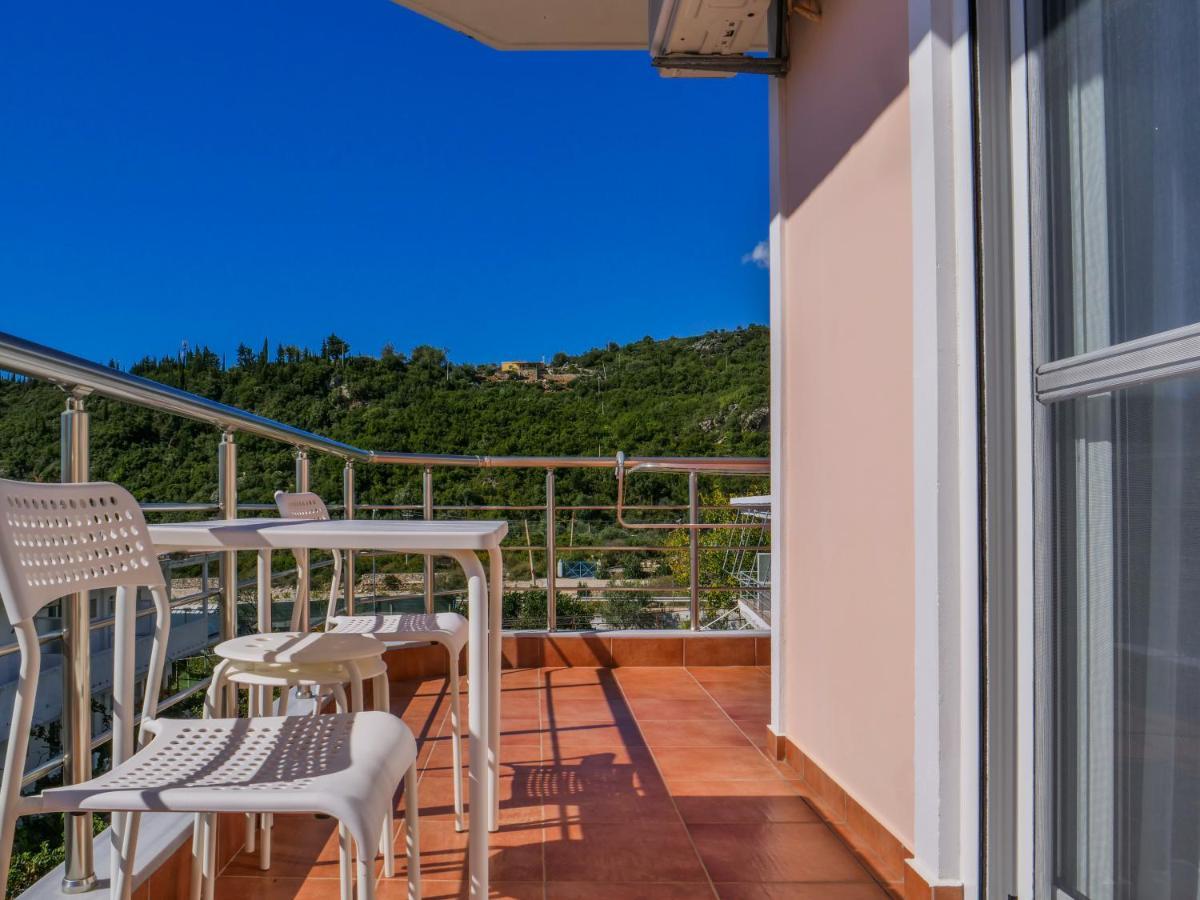 Himara Royal Hotel Экстерьер фото