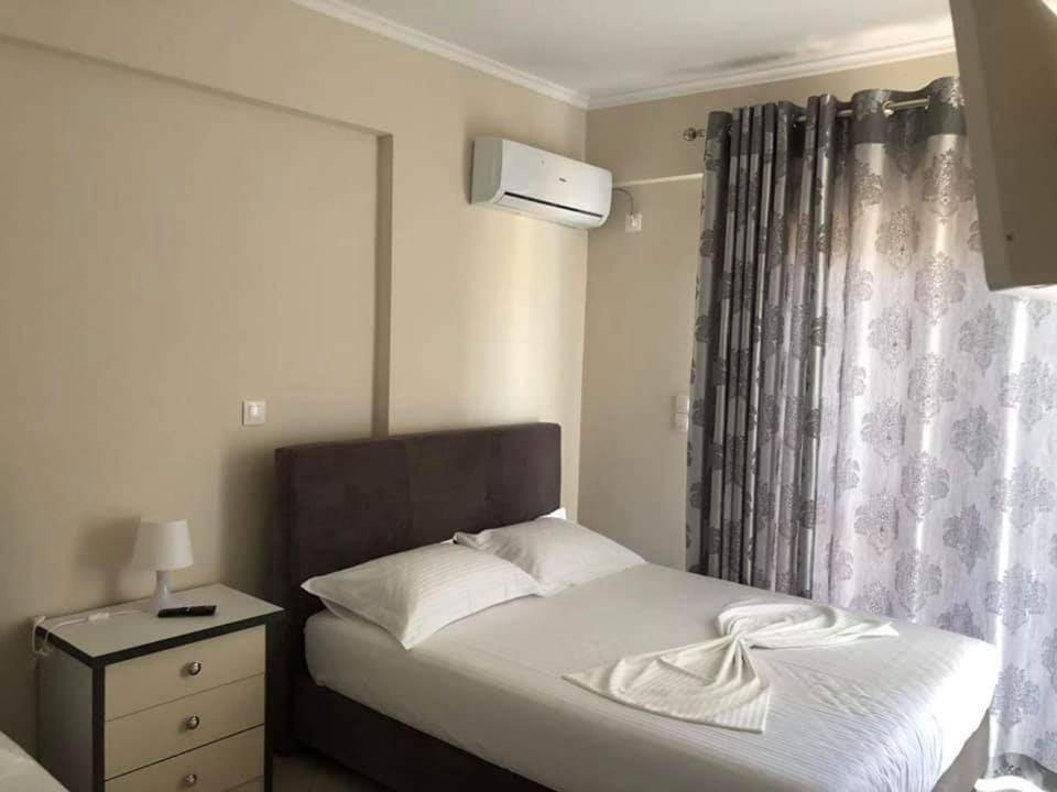 Himara Royal Hotel Экстерьер фото