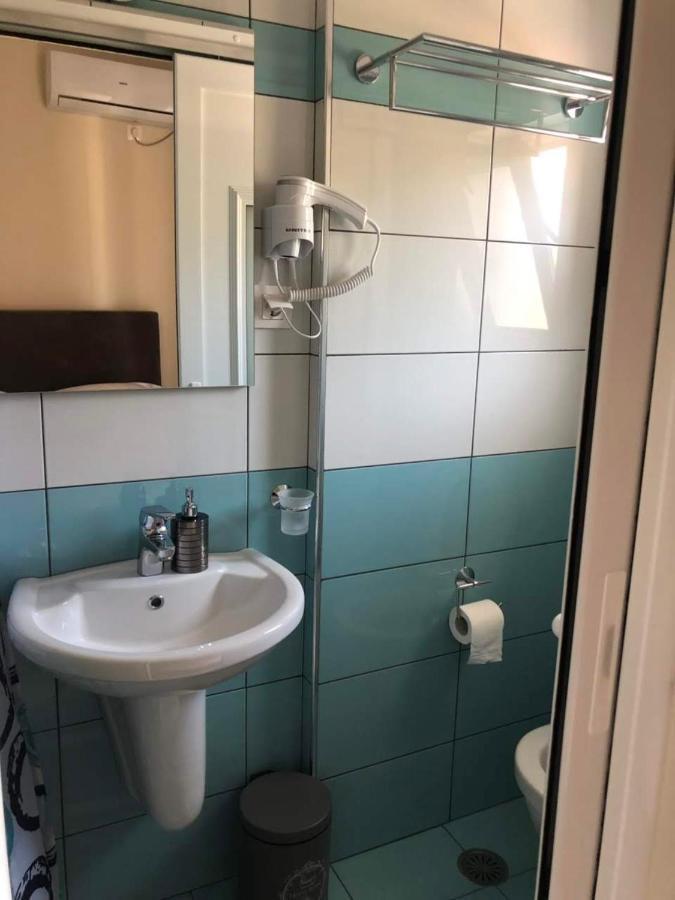 Himara Royal Hotel Экстерьер фото